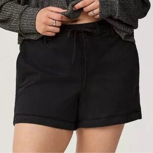 Torrid 3.5'' Black Weekend Mid-Rise Short Size 1